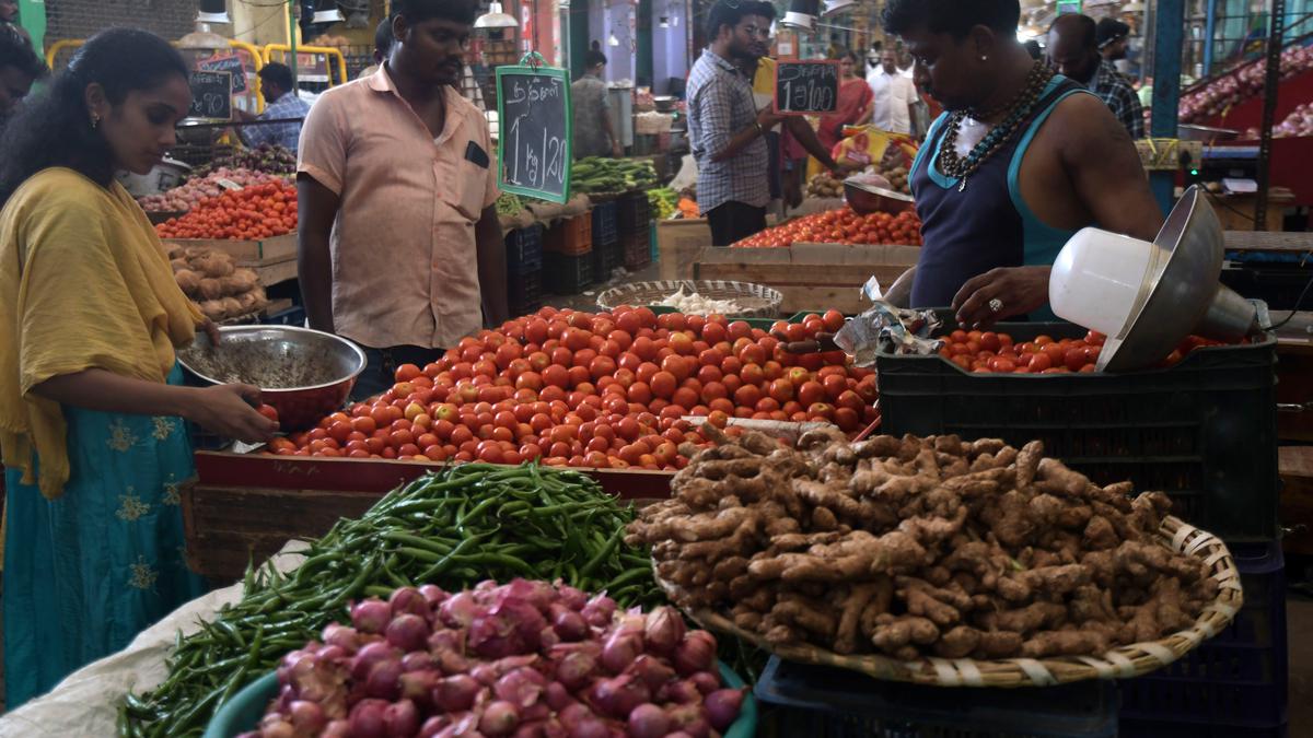 Prices of tomatoes drops in Koyambedu wholesale market