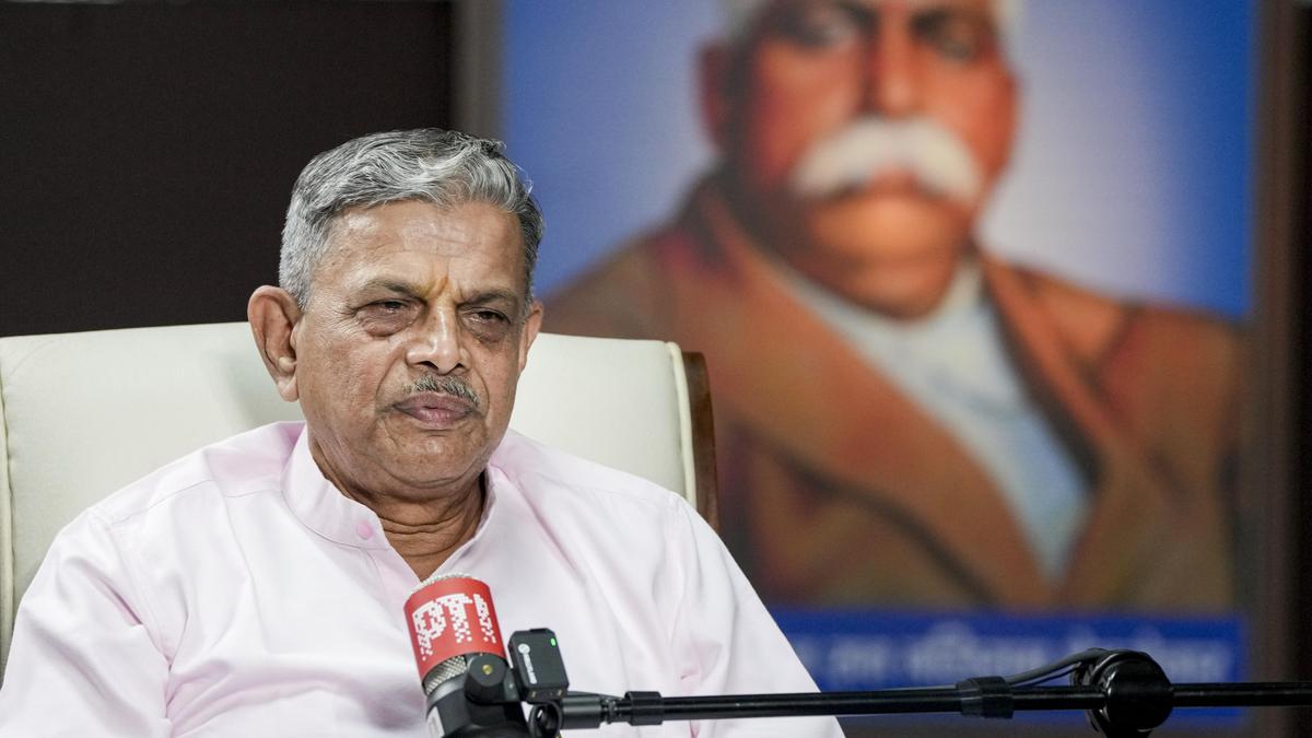 Congress takes a swipe at RSS leader over Pakistan remarks