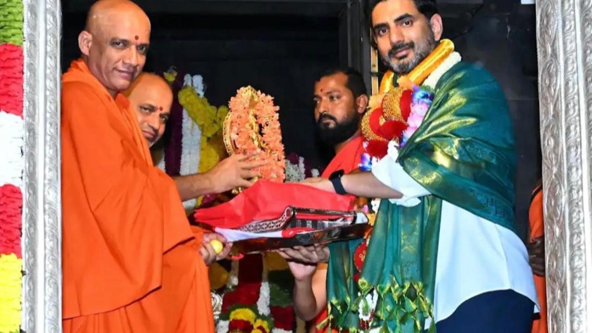 Lokesh visits Sri Adichunchanagiri Math in Karnataka