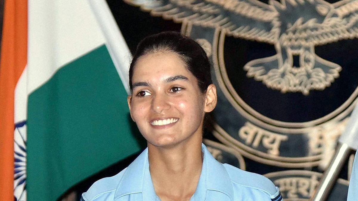 La líder del escuadrón Mohana Singh se convierte en la primera mujer piloto de combate de la flota de cazas LCA Tejas