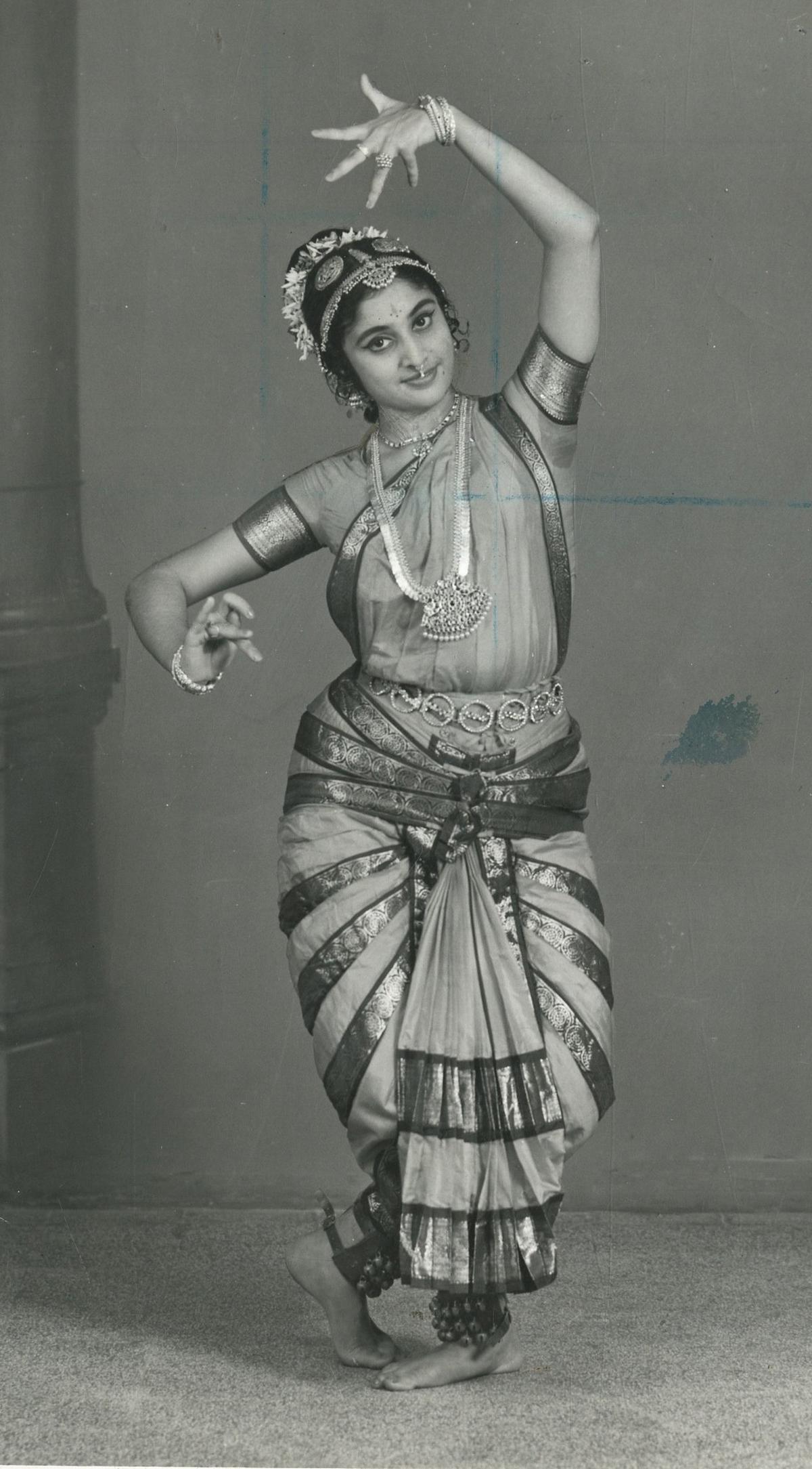 Chitra Visweswaran’s performance under the auspices of Kala Mandir on March 28, 1976.