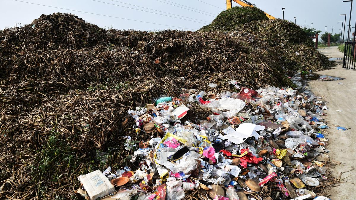 Dumping of waste along Ukkadam Periyakulam in Coimbatore raises concern