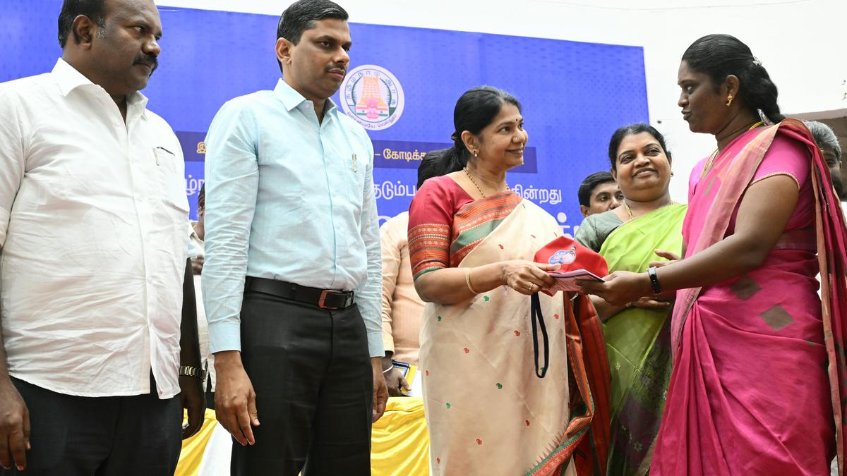 Kanimozhi inaugurates &lsquo;Ungal Kanava Sollunga&rsquo; programme in Thoothukudi