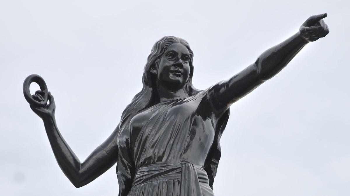 https://th-i.thgim.com/public/incoming/z2izt7/article69937045.ece/alternates/LANDSCAPE_1200/Kannagi_2.jpg