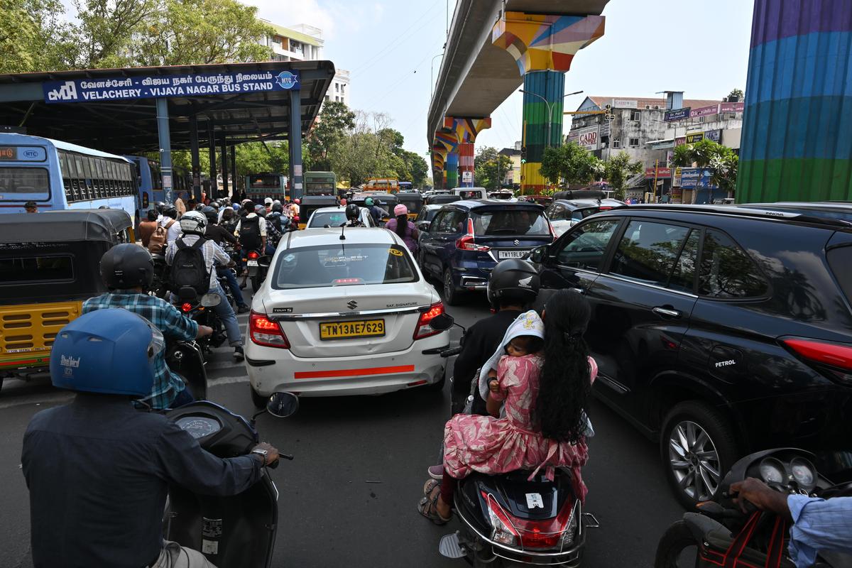All'incrocio di Vijayanagar prevale una grave congestione del traffico