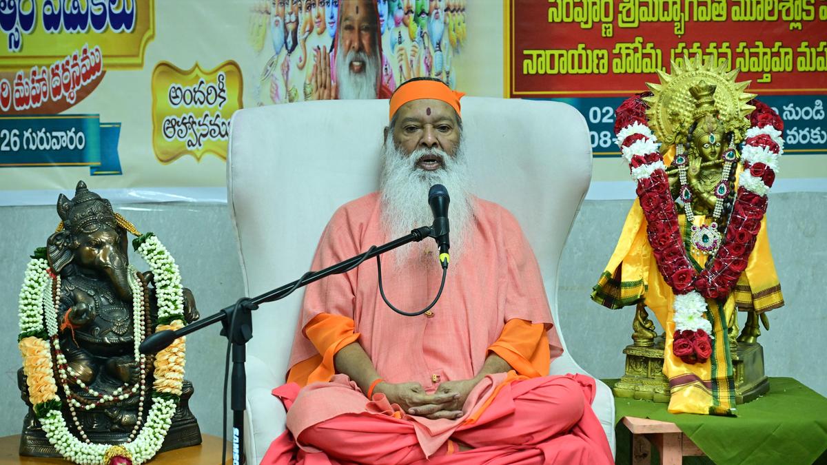 Mysuru Avadhoota Datta Peetham seer announces 7-day Bhagavata Yagna in Vijayawada for world Peace
