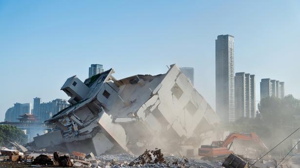 Building collapses: dangers of illegal construction