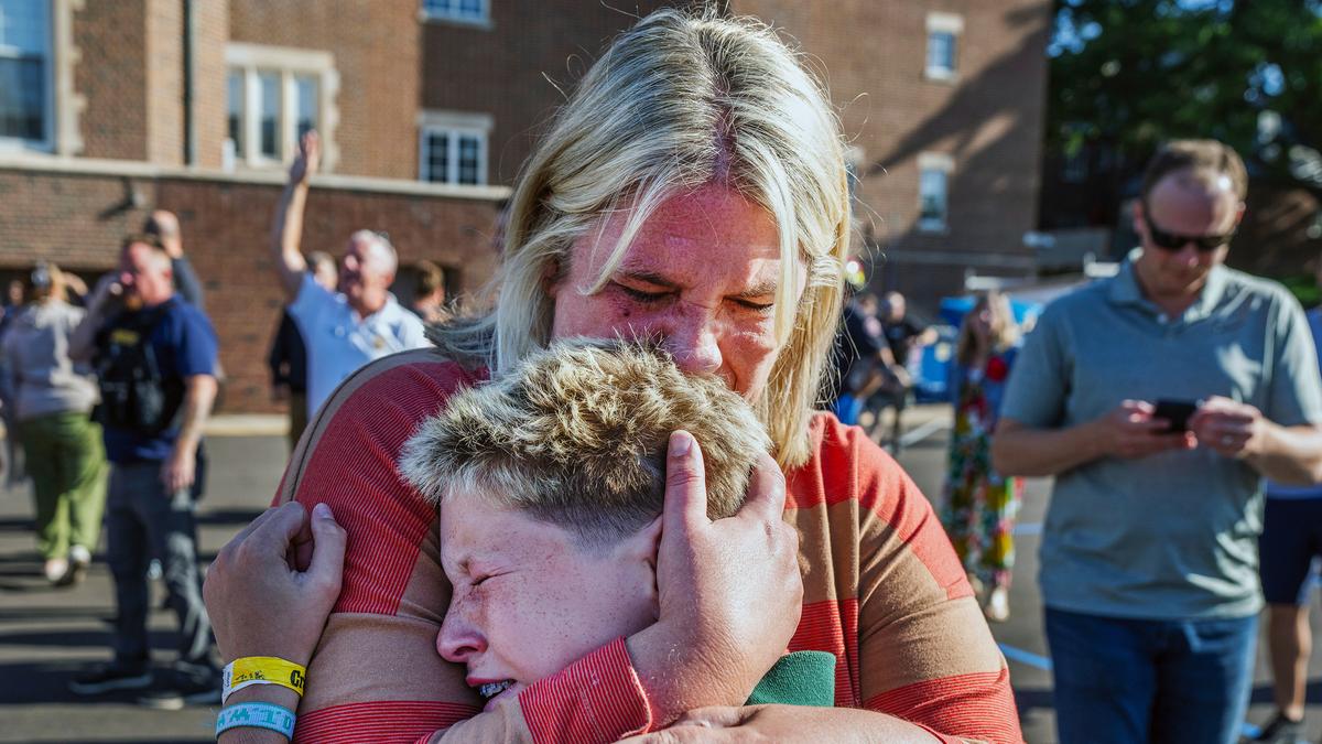 https://th-i.thgim.com/public/incoming/z3zk88/article69983044.ece/alternates/LANDSCAPE_1200/APTOPIX_School-Shooting-Minneapolis_06609.jpg