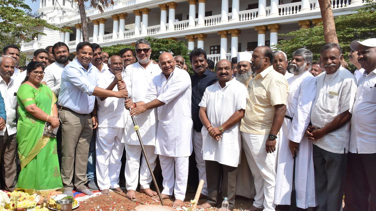 Foundation stone laid for statue of Devaraj Urs at DC’s office in