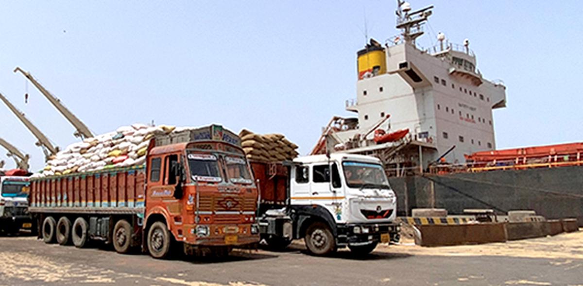 Air quality panel bans entry of non-CNG, non-electric trucks into Delhi