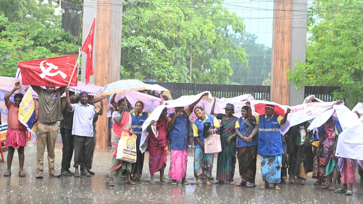 Sanitation workers stage protest in Thoothukudi against excess salary deductions
