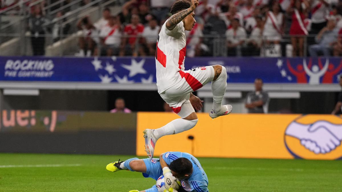 Claudio Bravo Shines as Chile and Peru Play to Scoreless Draw in Copa America Opener