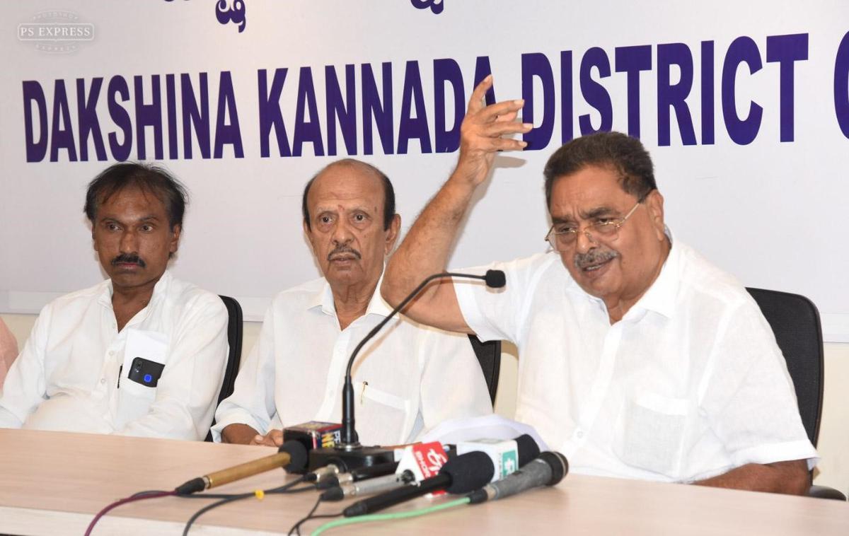 Why should Karnataka Government teachers attend Sangh Parivar programme, questions former Minister Ramanath Rai