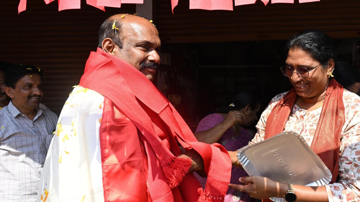 Kerala Assembly polls 2026: In Perumbavoor, candidates play up local connect