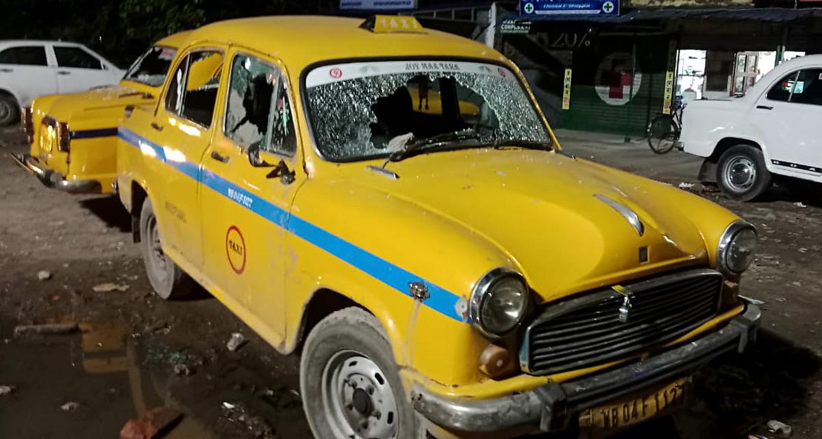 A vehicle is seen vandalised in the aftermath of a clash that broke out between Police and miscreants in Rabindra Nagar, in South 24 Parganas A vehicle is seen vandalised in the aftermath of a clash that broke out between Police and miscreants in Rabindra Nagar, in South 24 Parganas