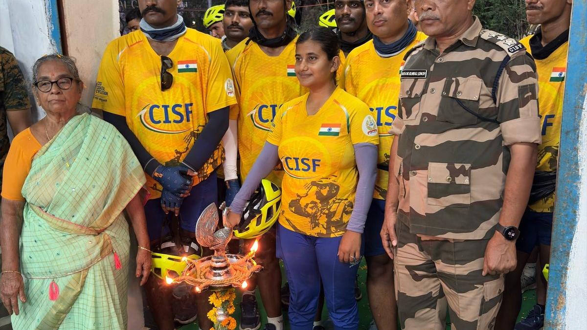 &lsquo;CISF Coastal Cyclothon&rsquo; reaches Kavali