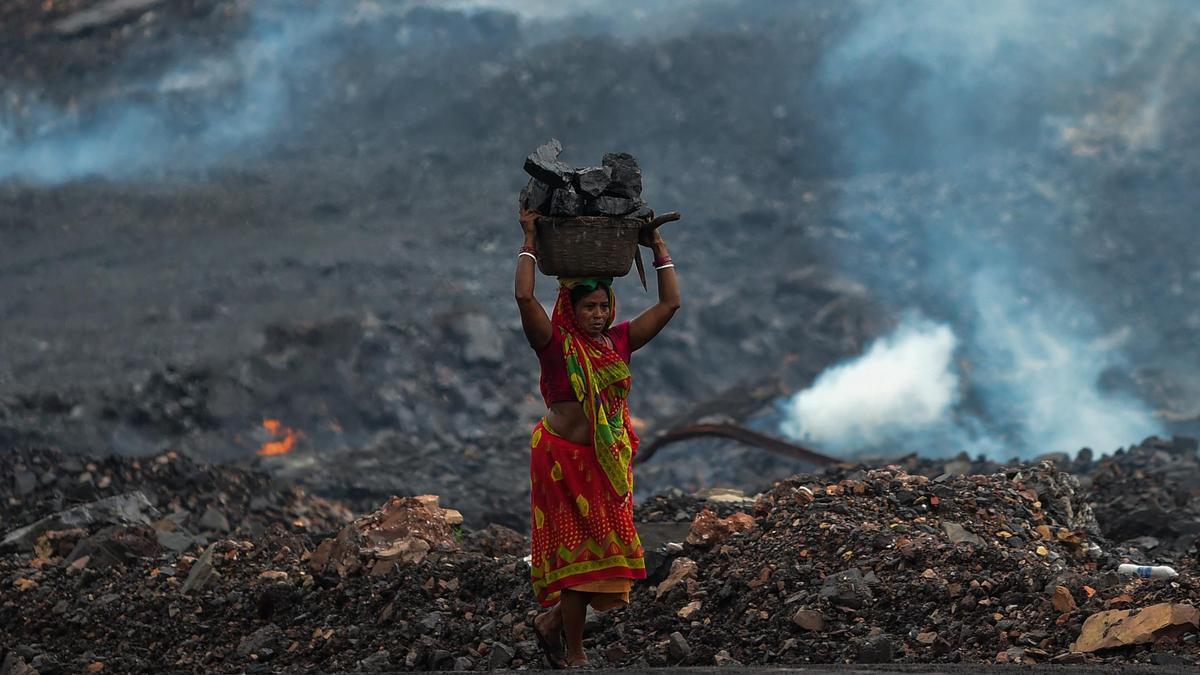 Probe ordered into ‘poisonous gas leak’ from underground mines in Dhanbad; locals to shift
