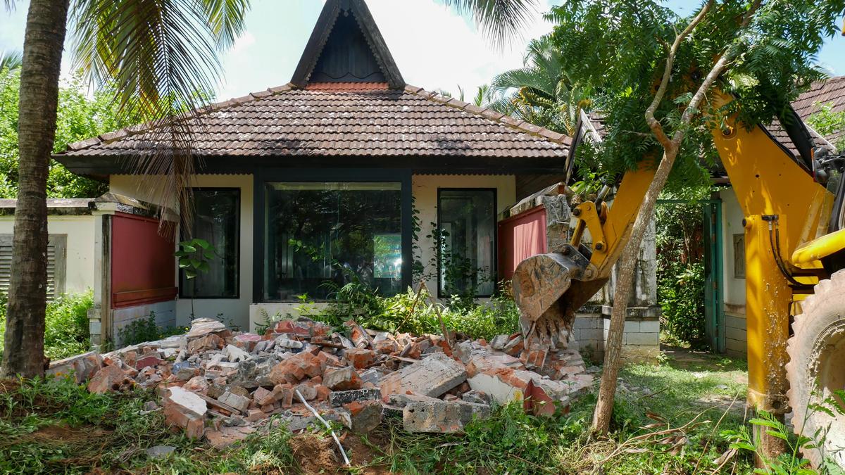 Demolition of Kapico resort on Vembanad Lake in Kerala begins The Hindu