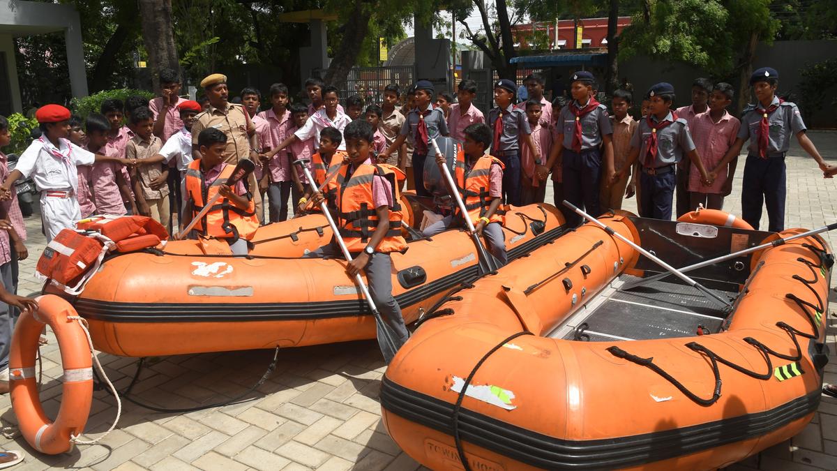 Firemen demonstrate rescue techniques to students in Madurai