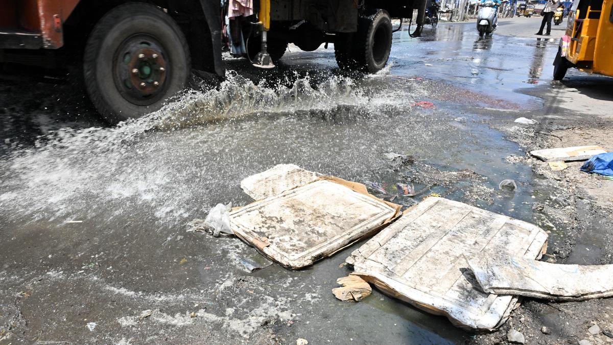 Sewage overflow in Pullukadu creates hardship for road users