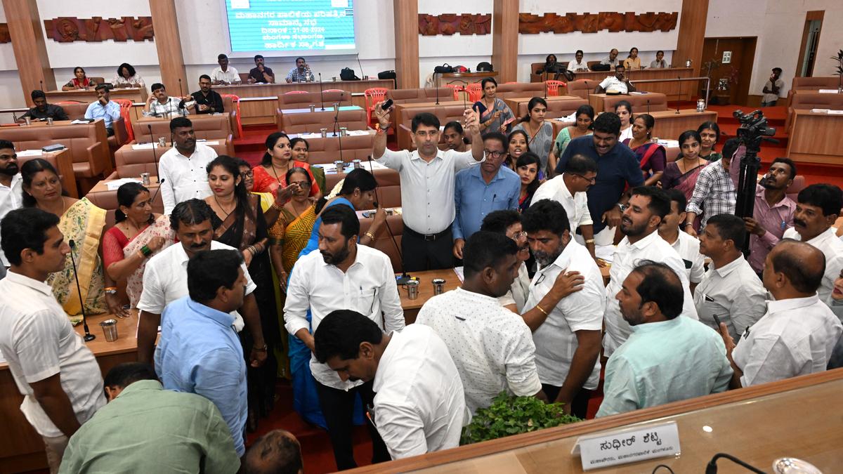 MCC council meeting witnesses pandemonium over criminal case against nominated Congress member