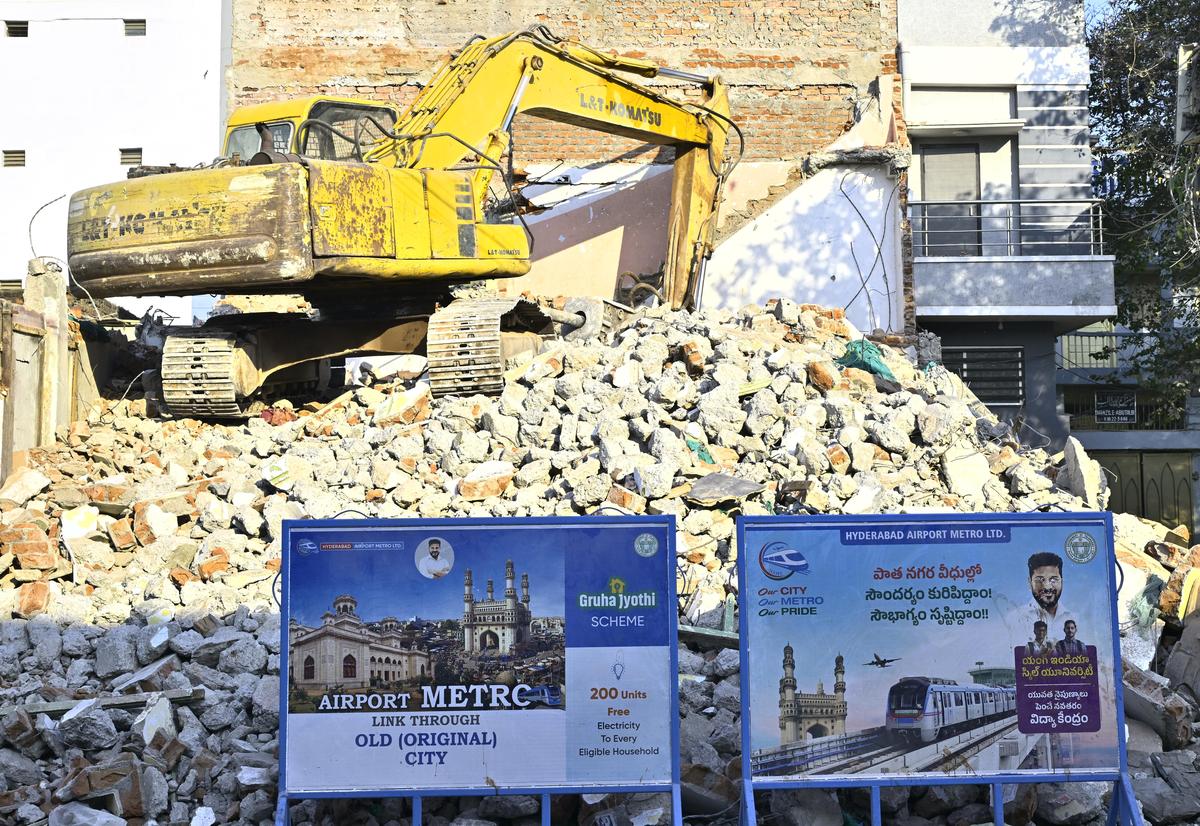 thehindu.com - The Hindu Bureau - Telangana HC directs HAMRL to make PPT on Metro Phase-II construction works