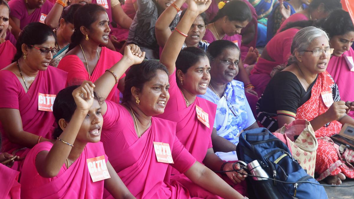 Village Organisation Assistants stage protest demanding withdrawal of circular to restrict their services in Andhra Pradesh