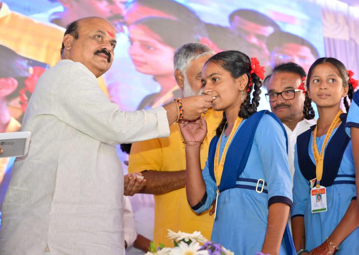 Chief Minister launches Viveka Scheme for building special classrooms in government schools in State