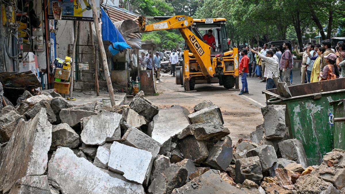 ‘Operation Lungs’: YSRCP calls eviction of vendors in Vizag ‘illegal’, submits memo to GVMC