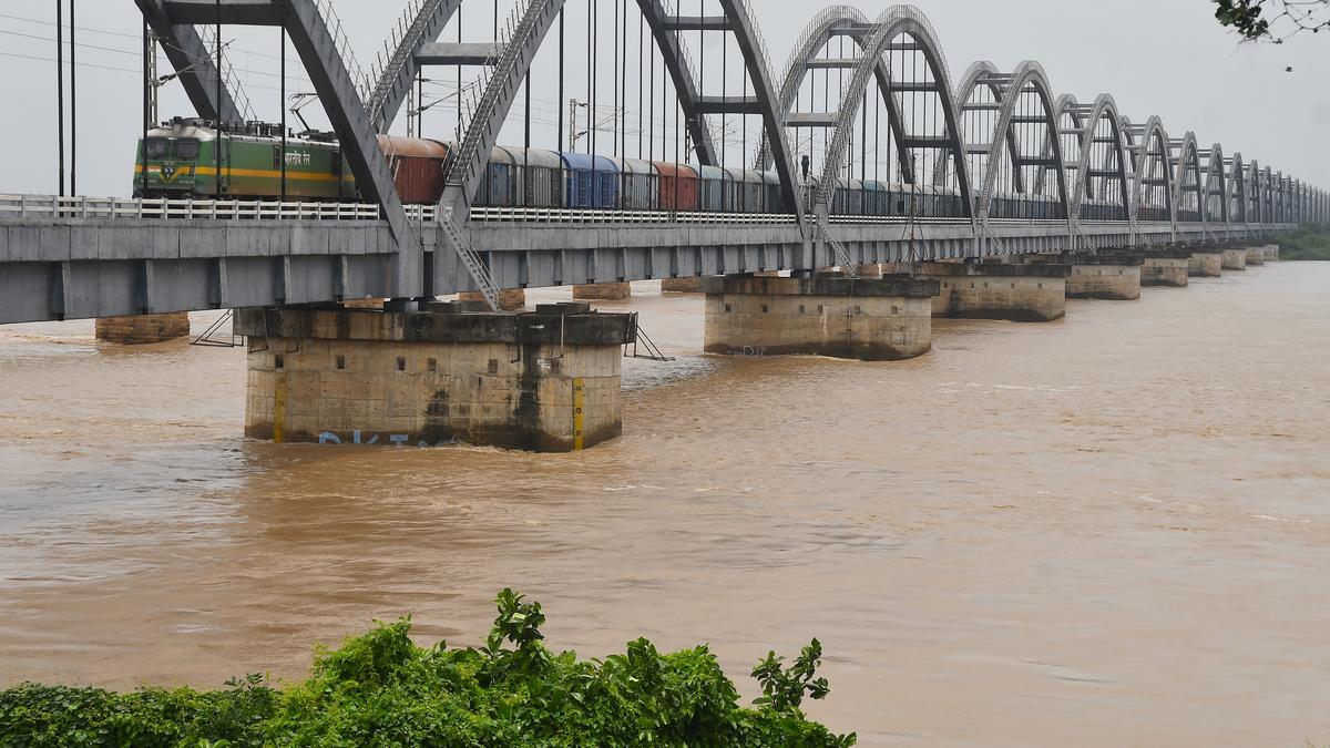 UoH study finds low oxygen levels in the water off the Godavari River mouth