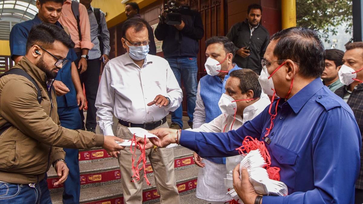 BJP distributes masks as AQI hits 'severe plus' category in Delhi, slams AAP for 'negligence'