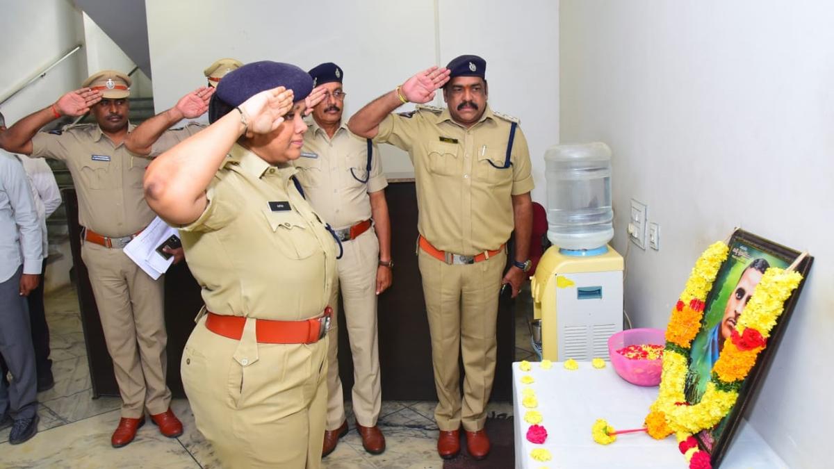 Tributes paid to Amarajeevi Potti Sriramulu