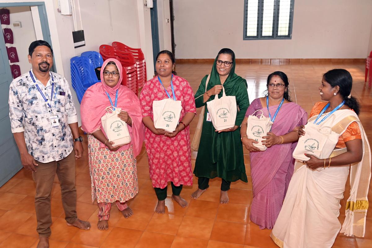 The volunteers with Sunil Kumar KR, the librarian