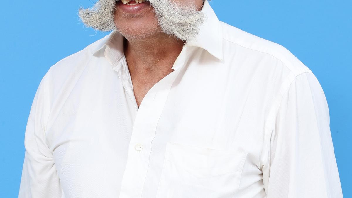 UDF candidate captures  attention with his appearance