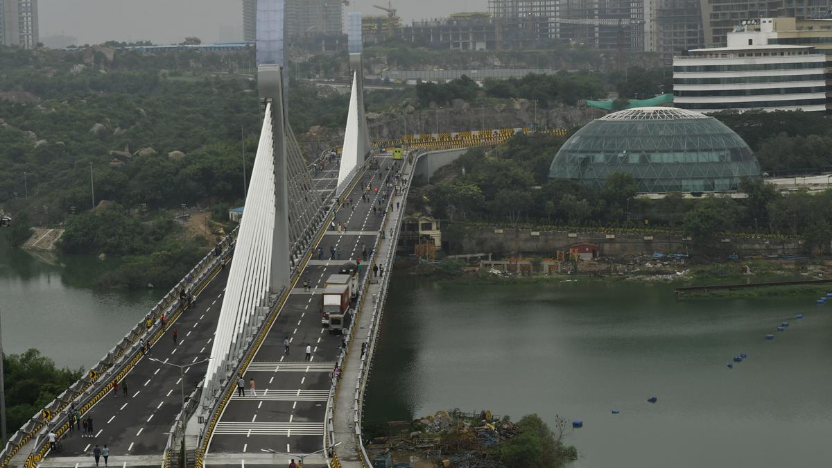 Man taking selfie on Durgam Cheruvu bridge killed in hit-and-run case 