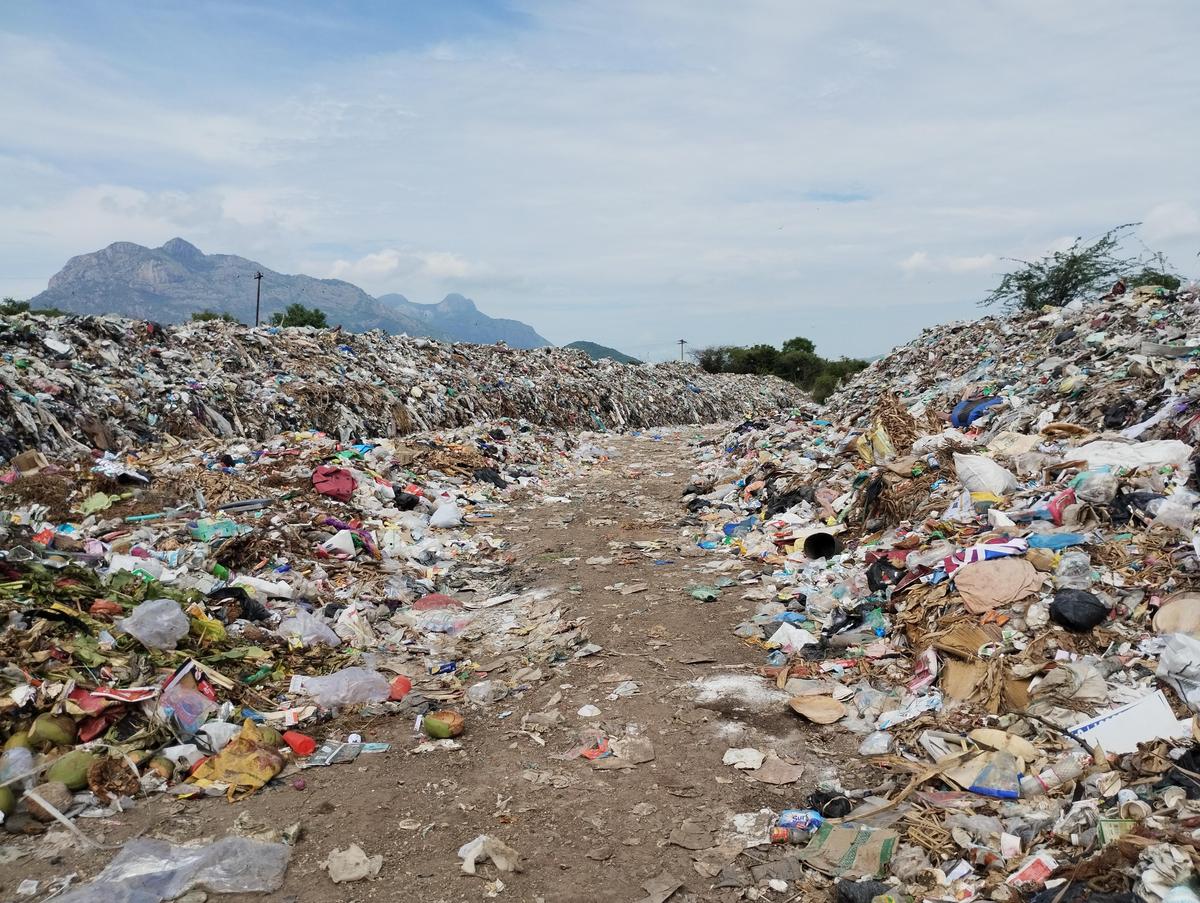 Kousika riverbed turns into dumping site at Idigarai town panchayat