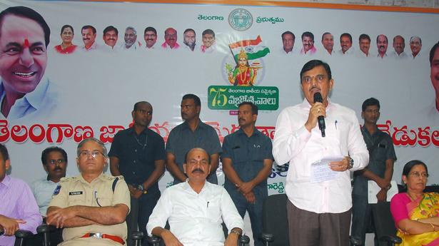 Collector describes CM as ‘Abhinava Ambedkar’