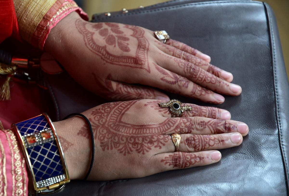 Twin sisters from Mumbai marry same man in Solapur