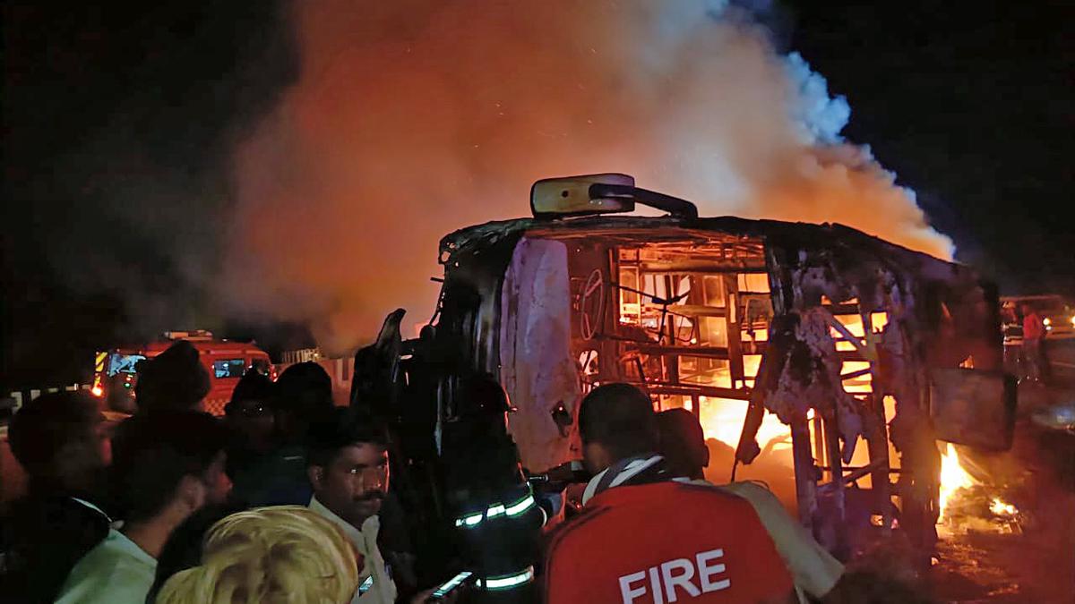 Maharashtra bus tragedy | Could come out of burning vehicle alive by breaking its window, say survivors
