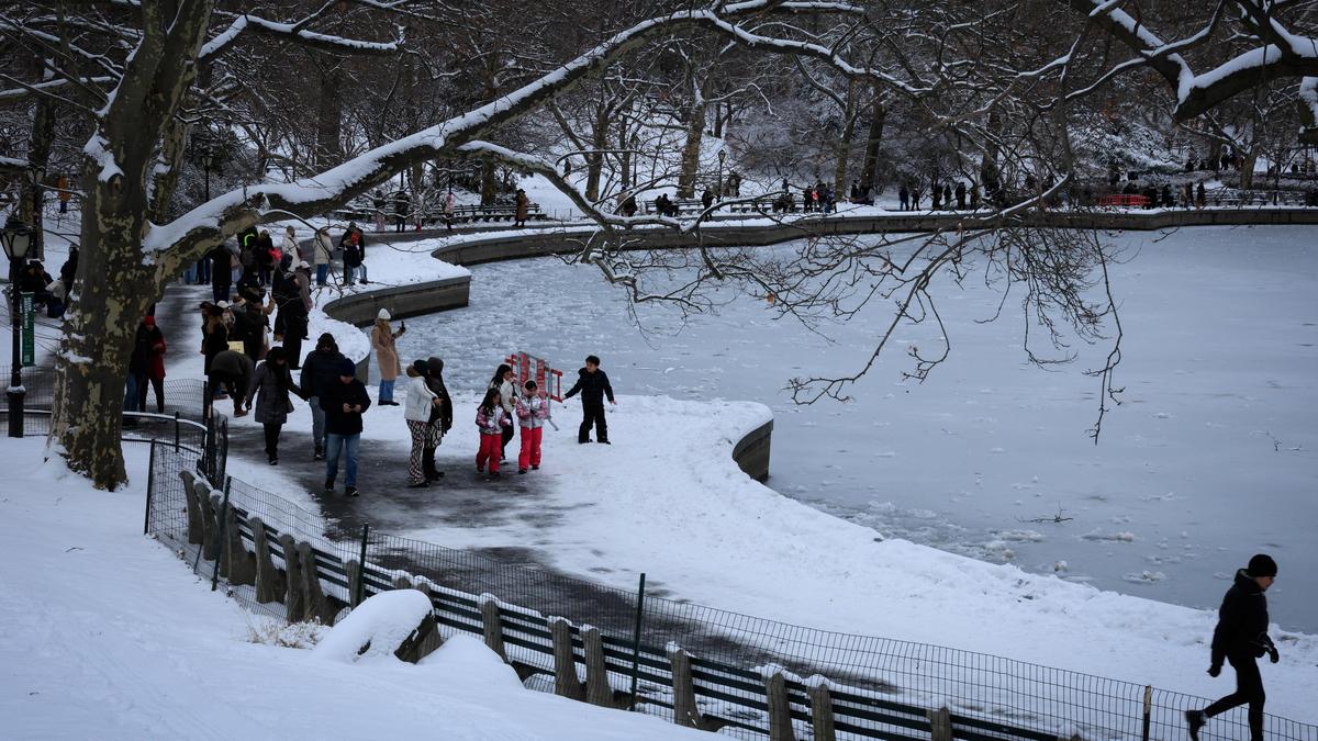 Winter weather in U.S. Northeast leads to thousands of flight delays, cancellations
