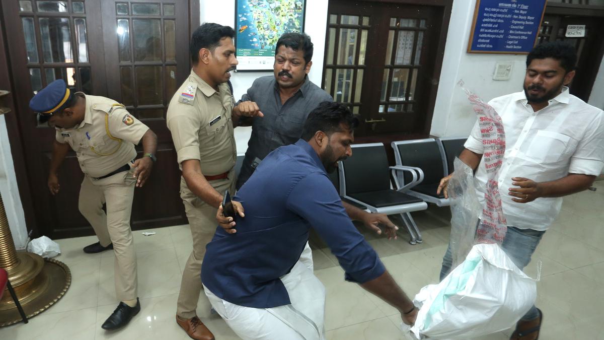 Kochi Corporation office witnesses unruly scenes over Brahmapuram incident