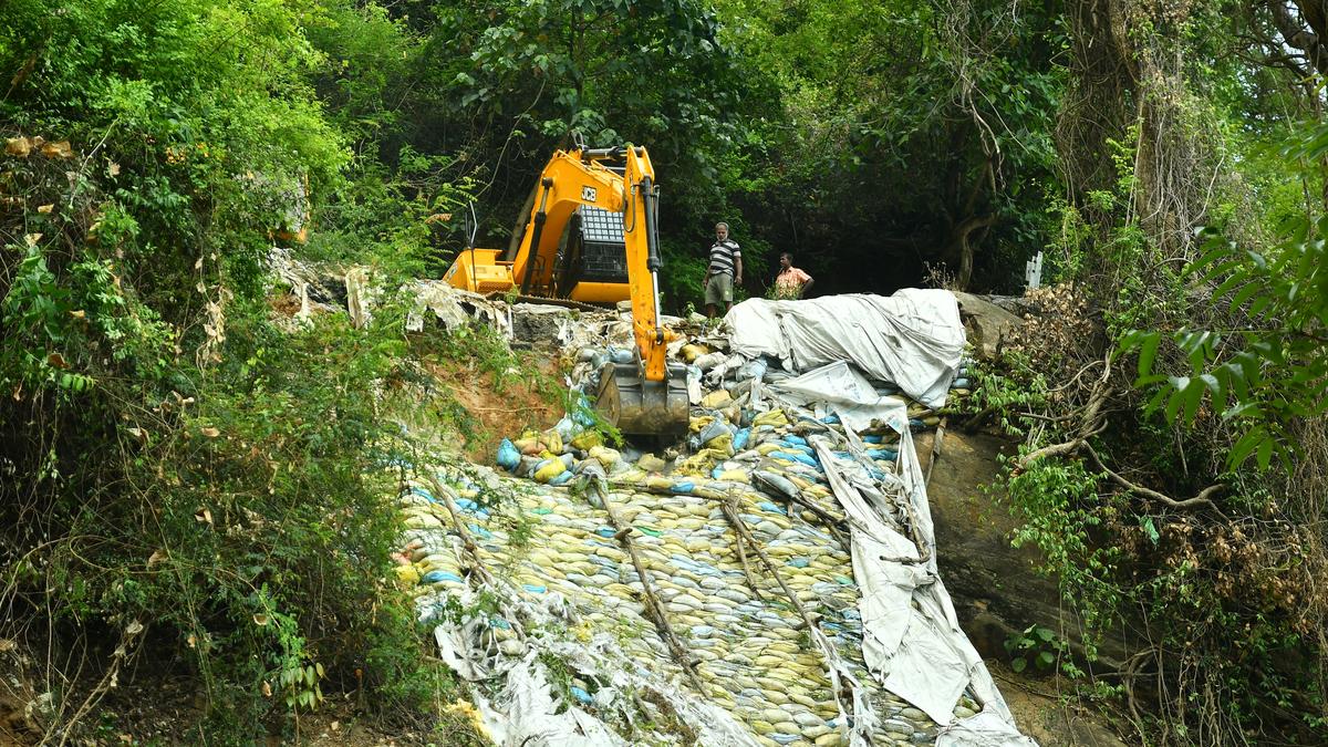 Traffic diverted in Yercaud due to road repair work