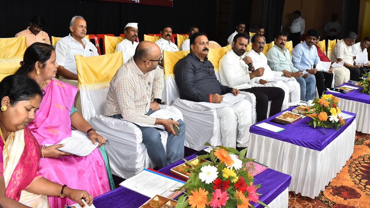 Santosh Lad to take up with Chief Minister the issue of streamlining funds allocations in local bodies