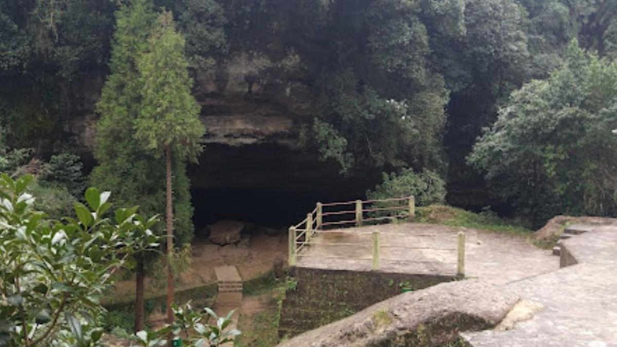 Ban on worship in Mawjymbuin Cave: Assam group opposes Meghalaya ban on cave worship, threatens road blockade