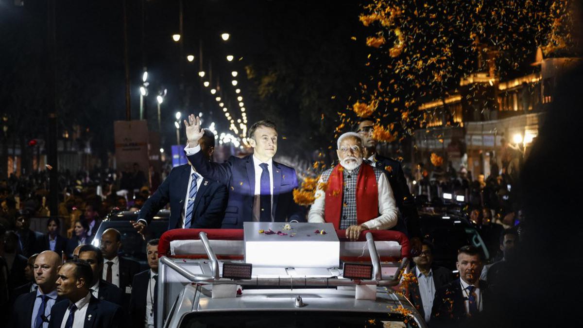 French President Macron Joins PM Modi In Jaipur Roadshow, Gets Ram ...