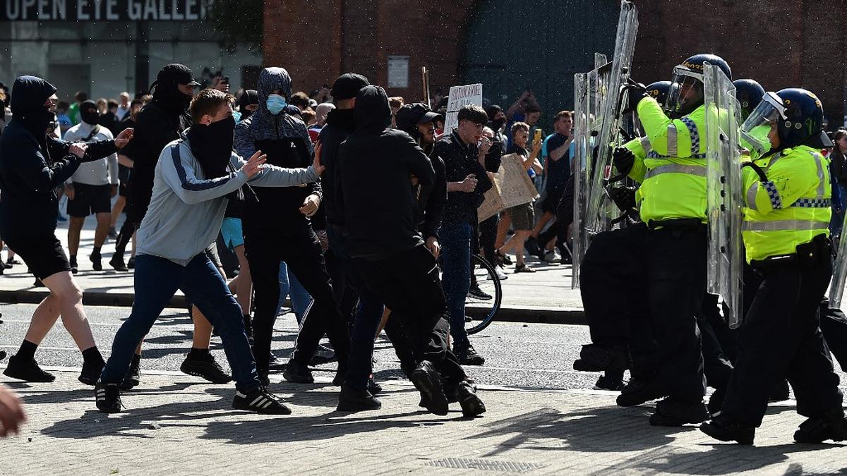 U.K. police patrol far-right protests after third night of riots