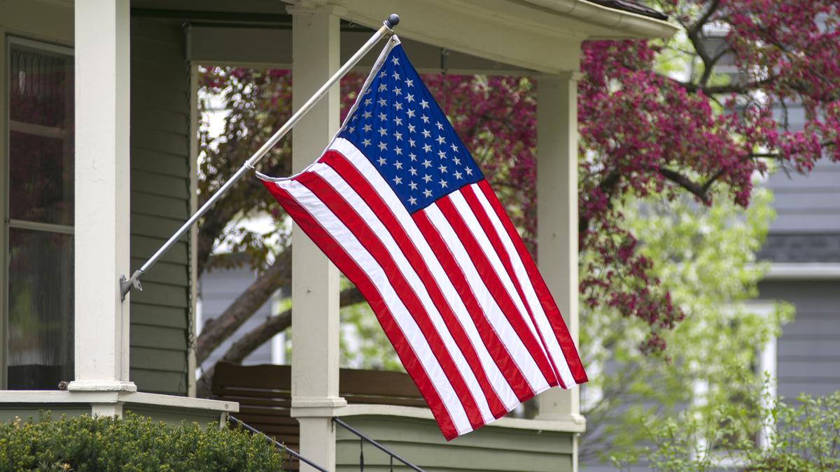 https://th-i.thgim.com/public/latest-news/mtwkn0/article69769913.ece/alternates/LANDSCAPE_1200/USFlag.jpg