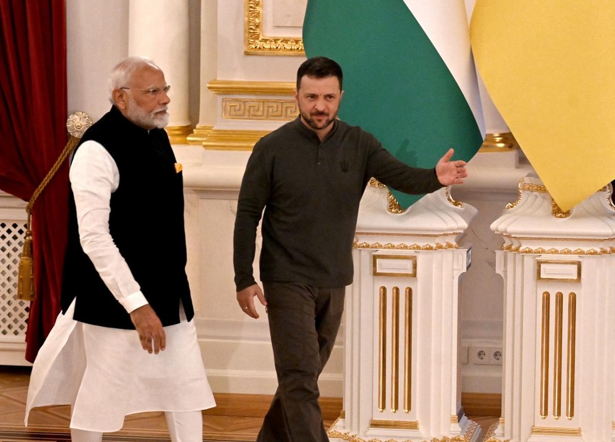 Ukrainian President Volodymyr Zelensky (R) invites Indian Prime Minister Narendra Modi for talks in Mariinskyi Palace, on August 23, 2024, amid the Russian invasion of Ukraine. Ukrainian President Volodymyr Zelensky met India's Prime Minister Narendra Modi on August 23, AFP journalists saw, in the Indian leader's first visit to the war-torn country. (Photo by Sergei SUPINSKY / AFP)