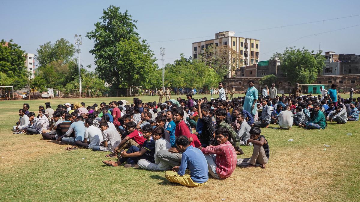 India ‘pushing back’ Bangladeshis held without documents