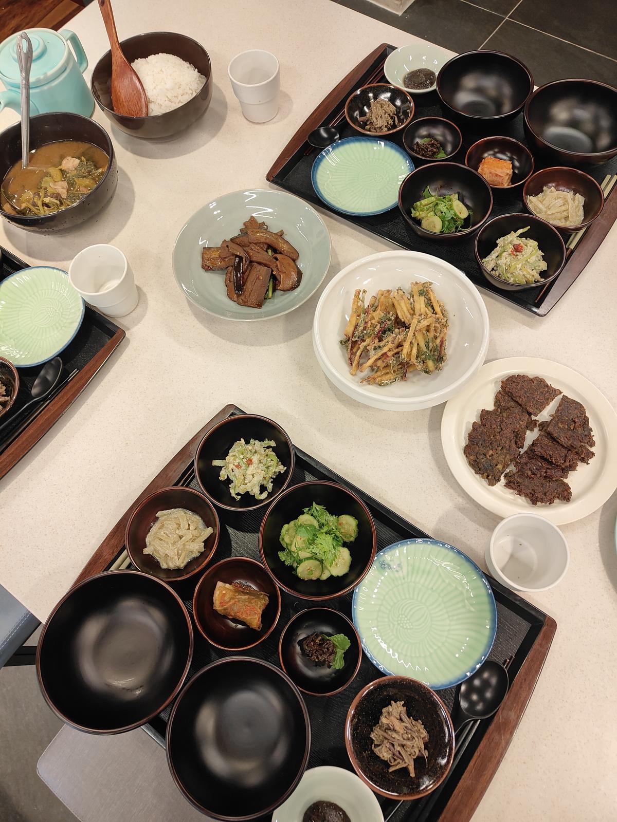 Our lunch at the Baegyangsa temple 